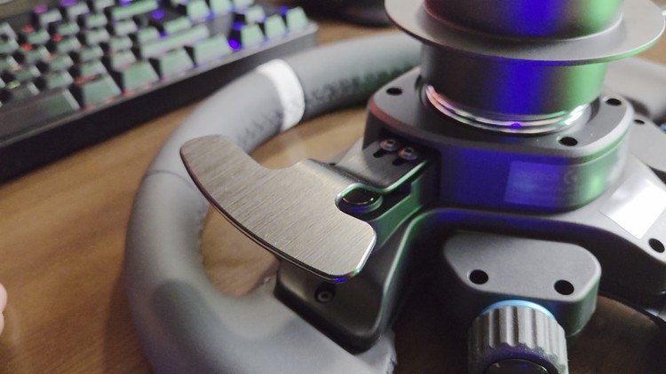 Logitech RS50 – łopatka magnetyczna