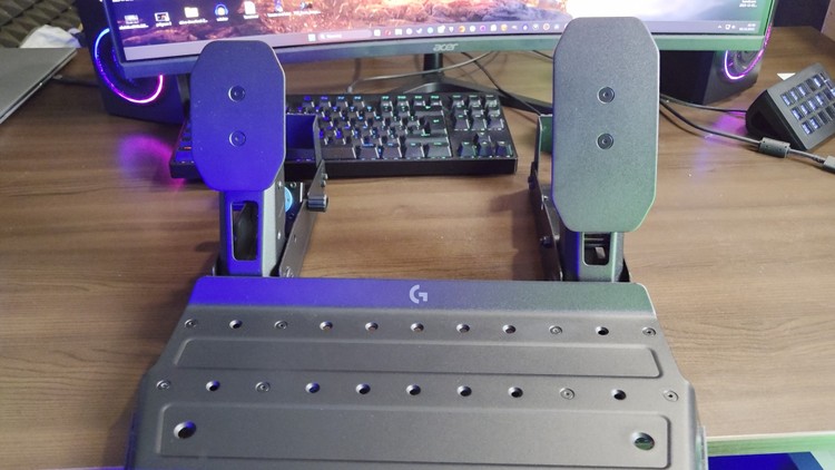 Logitech RS50 – pedały