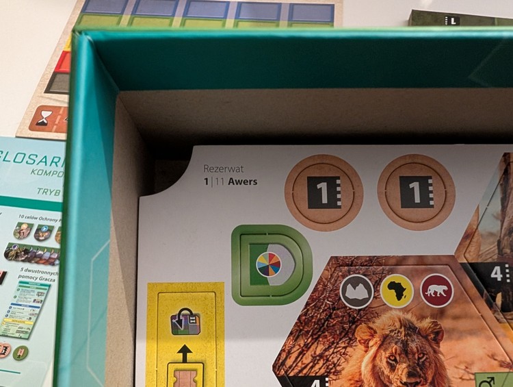 Twórcy pomyśleli nawet, żeby wypraski dało się łatwo wyjąć z pudełka. To są te detale moi drodzy.