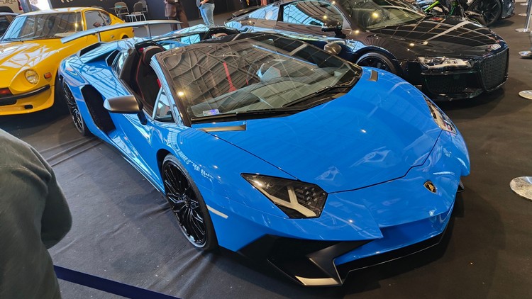 Lamborghini Aventador