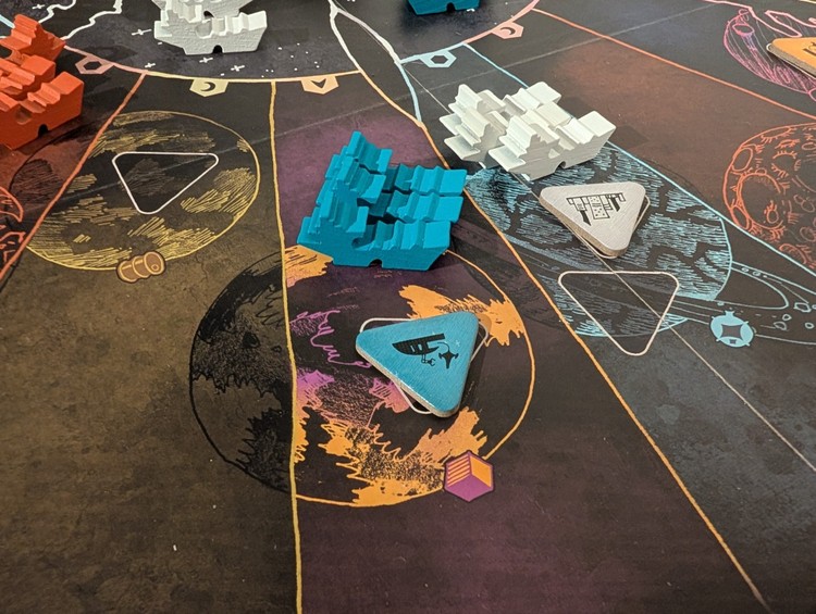 Zapaść na rubieży, Arcs - recenzja. Piękny, skondensowany, kosmiczny chaos