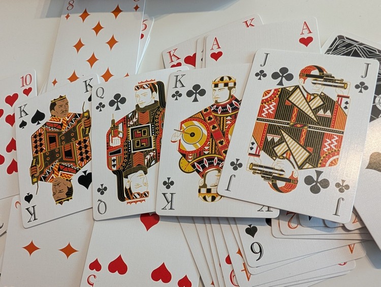 Karty nawet ładne, ale na góra kilkanaście gier