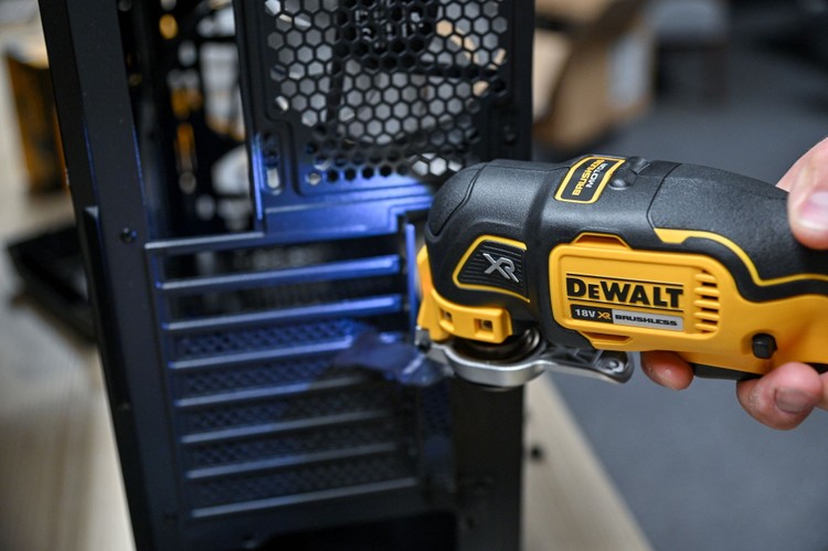 Dlaczego warto inwestować w markowe narzędzia przy budowie gamingowego setupu?, Najlepsze narzędzia dla gracza – od składania biurka gamingowego po modernizację PC