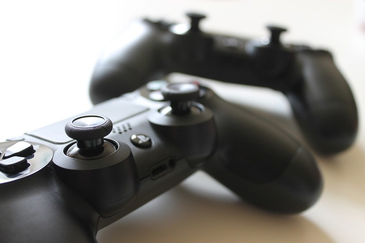 Co oferuje Playstation 5? Jakie akcesoria poprawią wrażenia z gry na nowej konsoli?