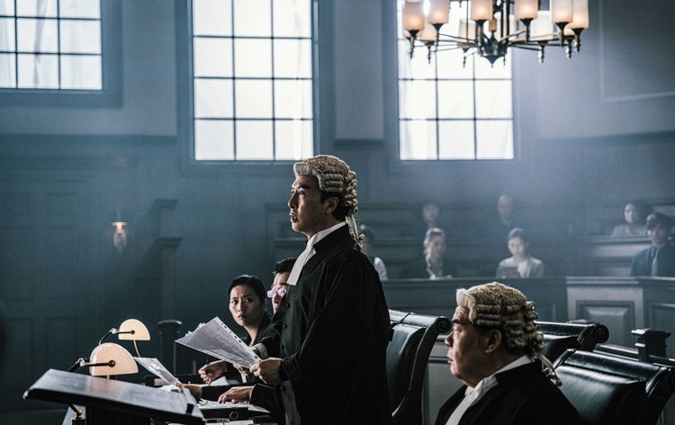 Z sądowej sali na wielki ekran, Gliniarz i prokurator (w jednym) – recenzja filmu Oskarżyciel 