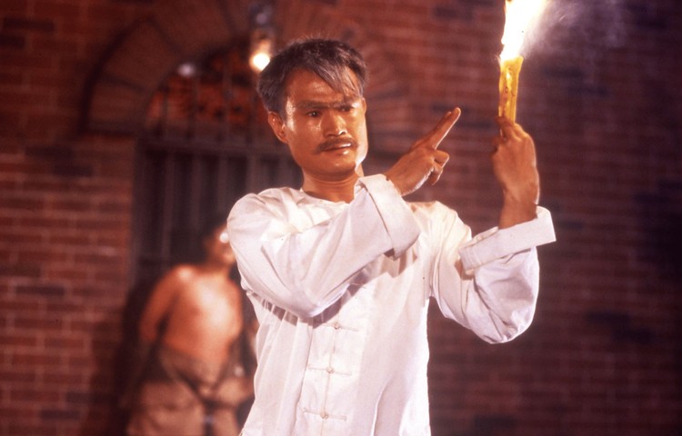 Skok ku widowni, Wielka draka na hongkońskiej prowincji – recenzja filmu Pan Wampir