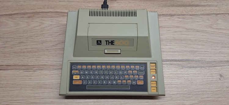 Jak działa Atari 400 Mini?, Atari 400 Mini – test konsoli do gier. Sympatyczny maluch z wielkim potencjałem