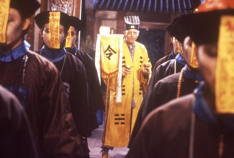 Wielka draka na hongkońskiej prowincji – recenzja filmu Pan Wampir