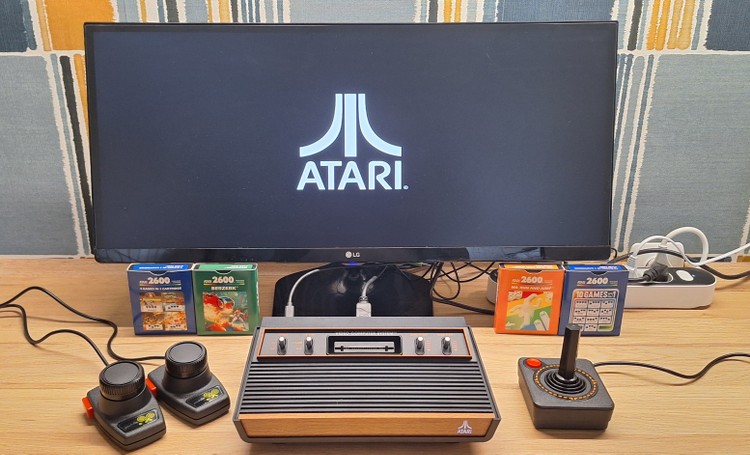 Atari 2600+ to prawdziwy powrót do przeszłości. Recenzja nowej wersji klasycznej konsoli z lat 70.