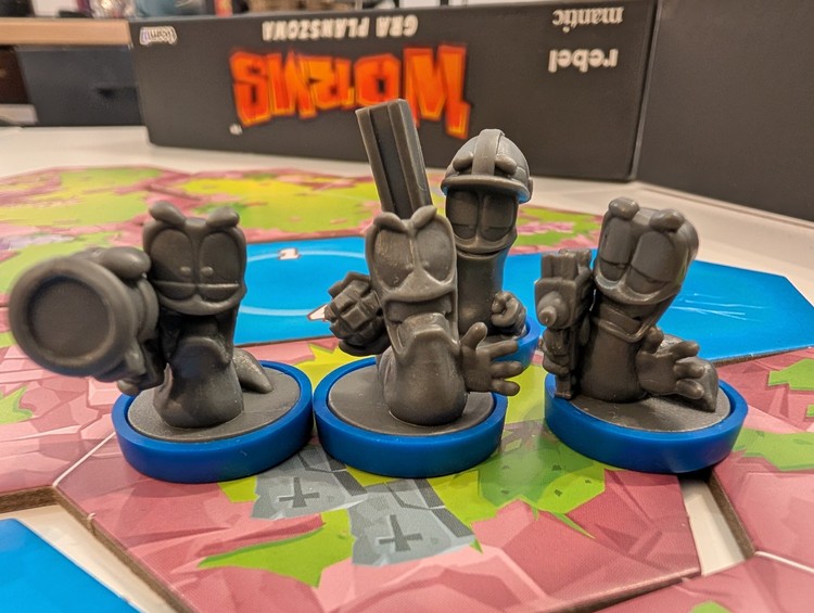 Totalna robalomasakra, Worms - Gra Planszowa - recenzja. Totalna robalomasakra