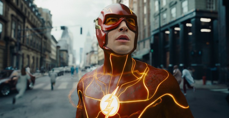Bieg w tył, Recenzja filmu Flash. Multiwersum z superbohaterskiego spaghetti