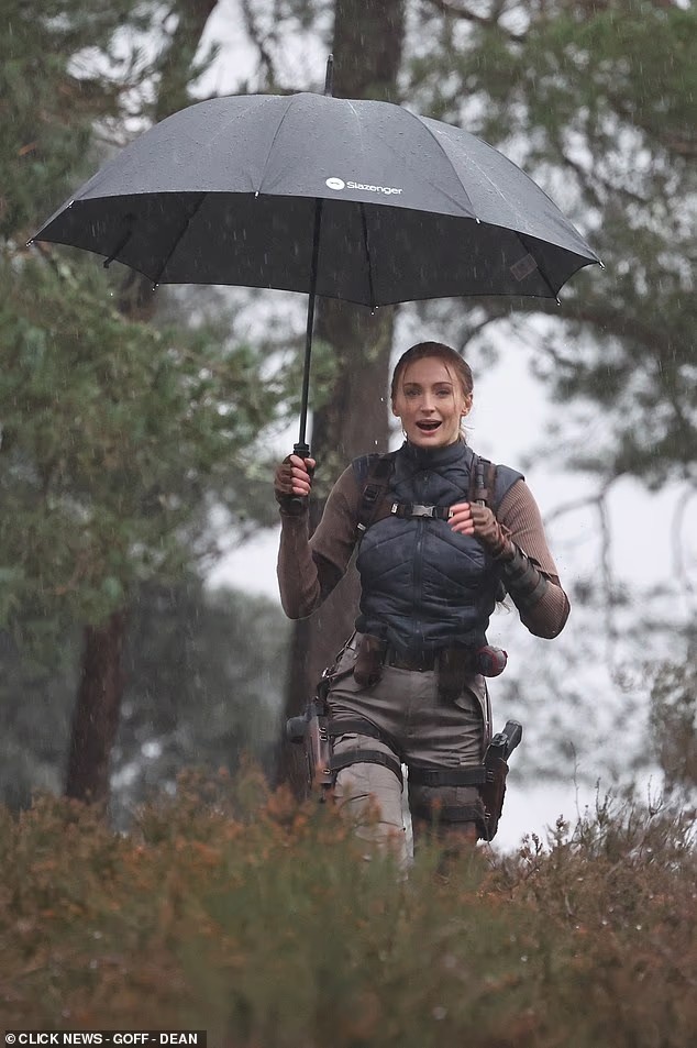 Sophie Turner na planie serialu Tomb Raider