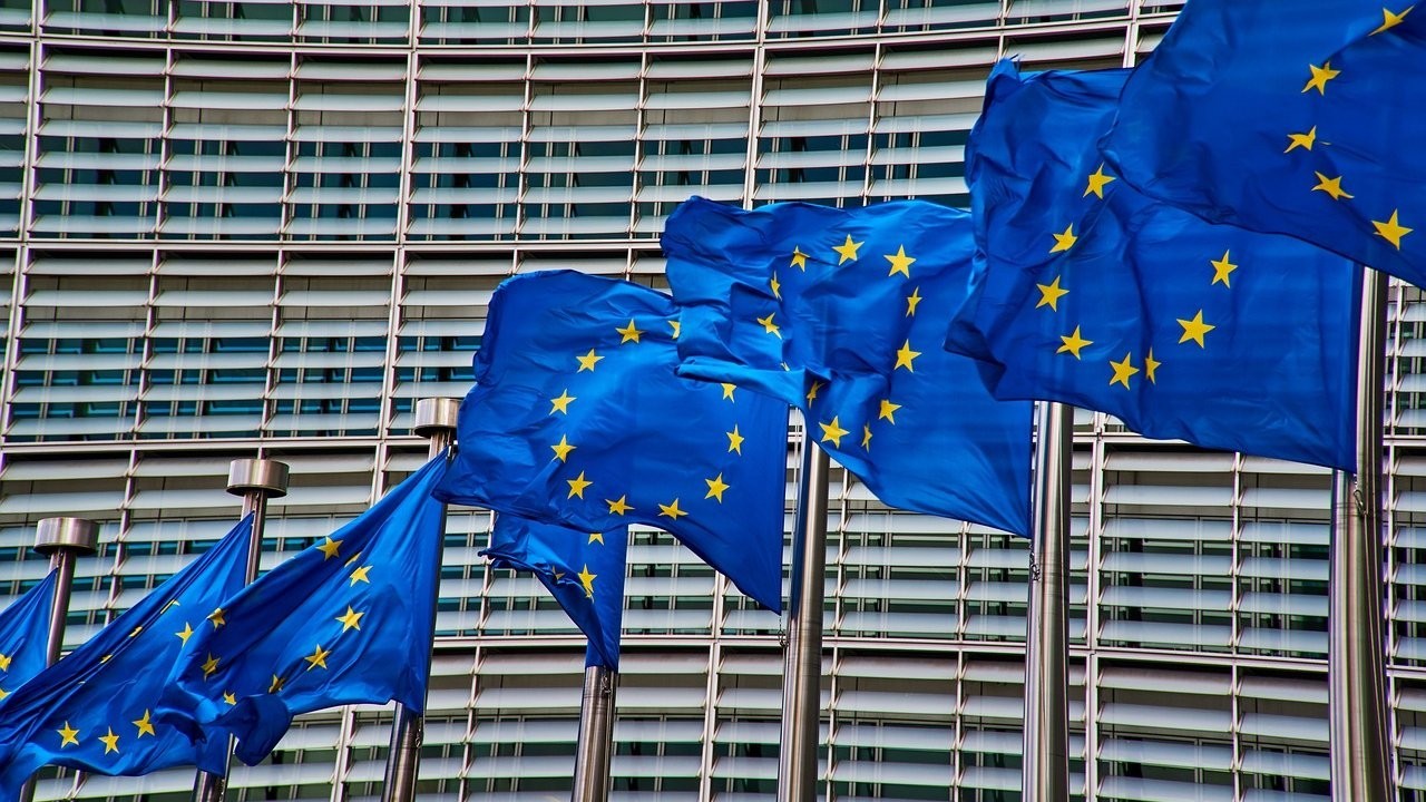 Parlament Europejski wzywa do zakazu loot boxów dla nieletnich i ograniczenia mediów społecznościowych osobom poniżej 16 roku życia