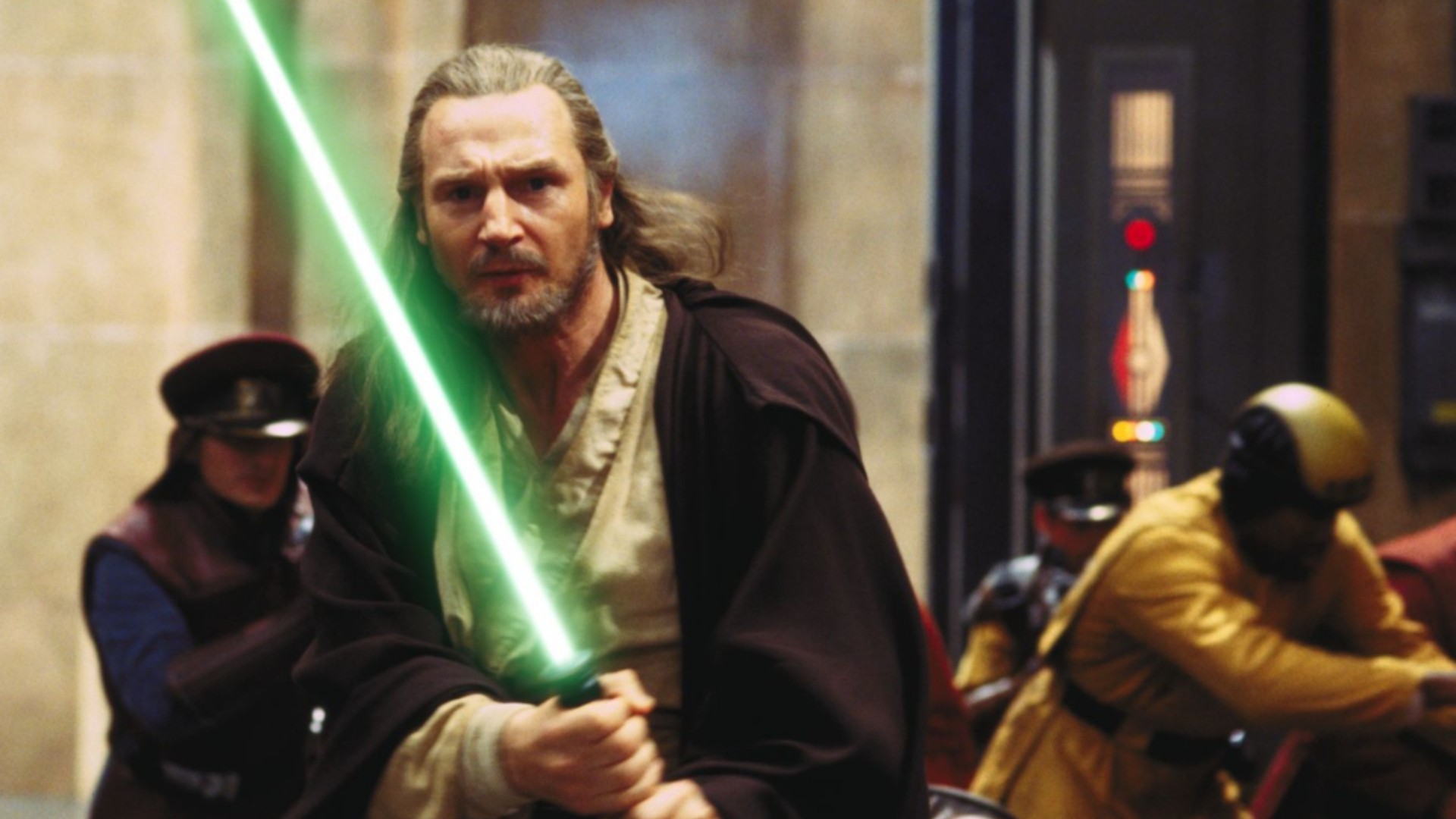 Liam Neeson krytykuje swoją śmierć w Gwiezdnych wojnach: Mroczne widmo. „To ma być Mistrz Jedi?”