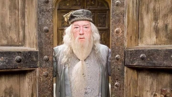 Oto nowy Dumbledore. John Lithgow na zdjęciach z planu serialu o Harrym Potterze