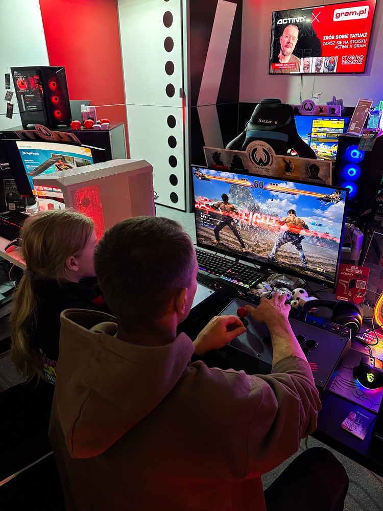 Stoisko Gram.pl x ACTINA, Poznań Game Arena 2025 z bogatym programem. Jakie atrakcje szykuje gram.pl i partnerzy?