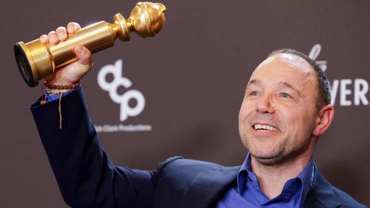 Stephen Graham z serialu Dojrzewanie