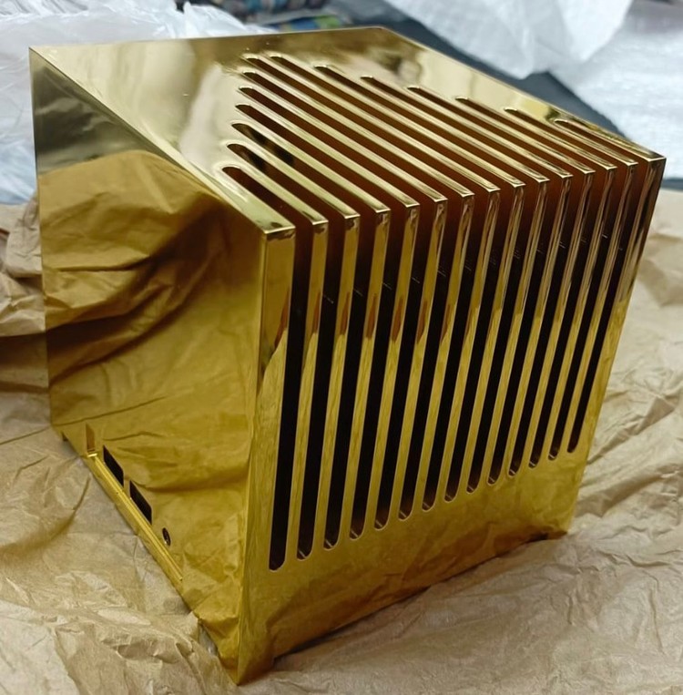 Mini PC w obudowie z czystego złota waży 13 kg i jest wart ok. 7 mln złotych