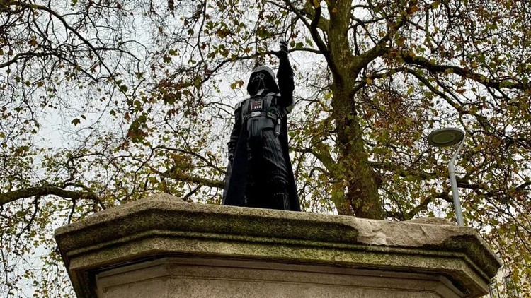 Pomnik Dartha Vadera pojawił się w Bristolu. Hołd dla zmarłego aktora