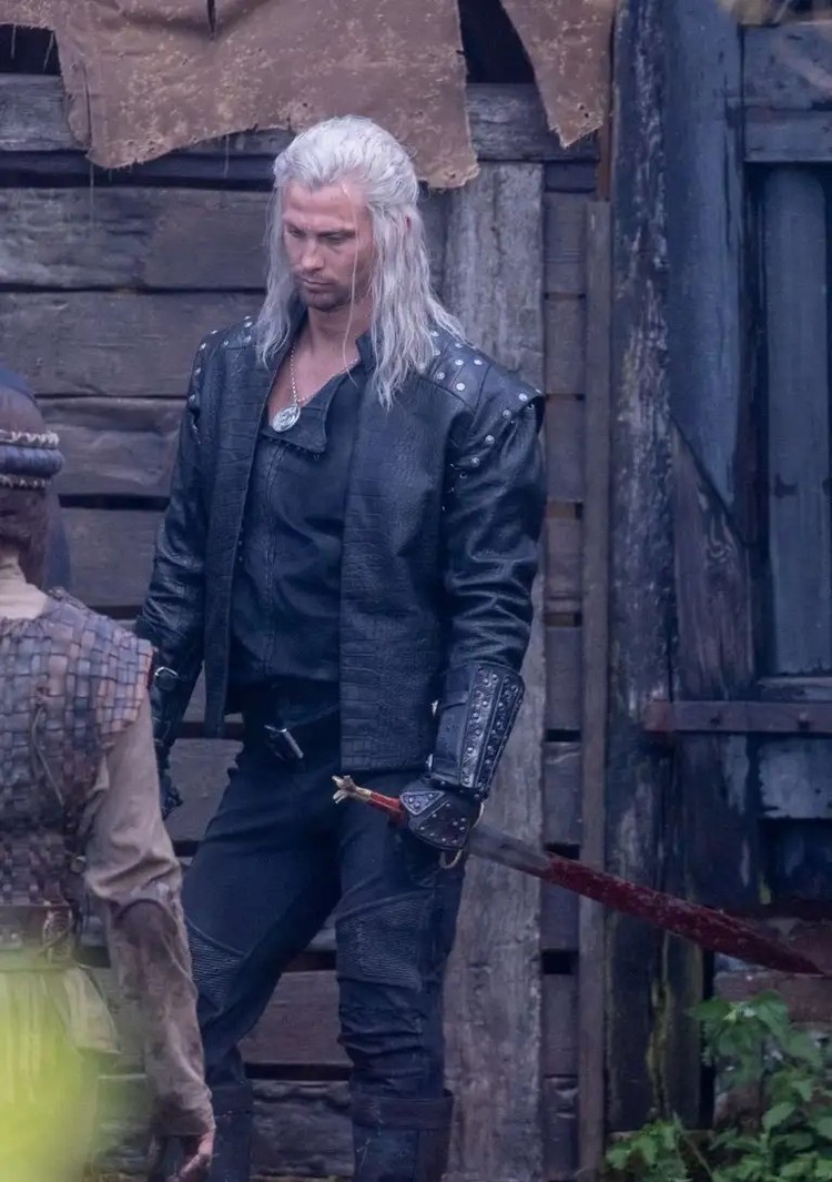 Wiedźmin – pierwsze zdjęcia z planu 4. sezonu, Wiedźmin z pierwszymi zdjęciami z planu 4. sezonu. Pokazano nowy kostium Geralta