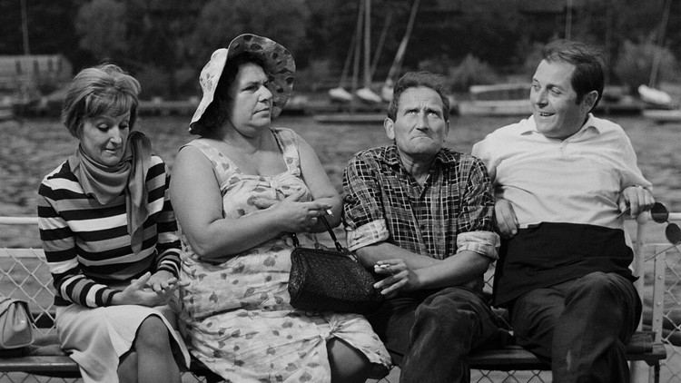 Proszę pana, ja jestem umysł ścisły. Mnie się podobają melodie, które już raz słyszałem. Po prostu. No... To... Poprzez... No, reminiscencję. No jakże może podobać mi się piosenka, którą pierwszy raz słyszę.