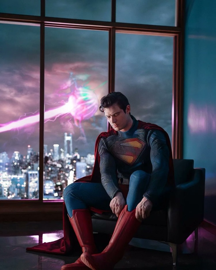 Superman – pierwsze oficjalne zdjęcie kostiumu superbohatera, Superman na pierwszym oficjalnym zdjęciu. James Gunn pokazał cały nowy kostium superbohatera