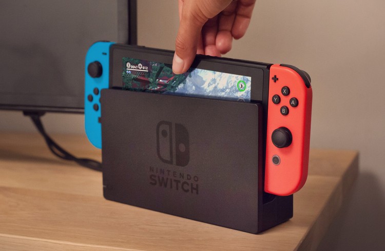 Nintendo znowu kombinuje z dwoma ekranami. Czy tak może wyglądać nowy Switch?