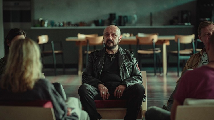 Arkadiusz Jakubik w brawurowej roli w wyczekiwanej premierze Netflixa. Zobaczcie zwiastun serialu Informacja zwrotna