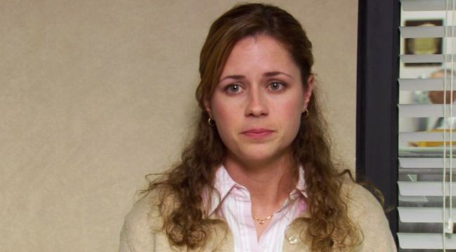 Do kradzieży jakiego zasobu biurowego przyznała się Pam Beesly w pierwszym sezonie "The Office"?