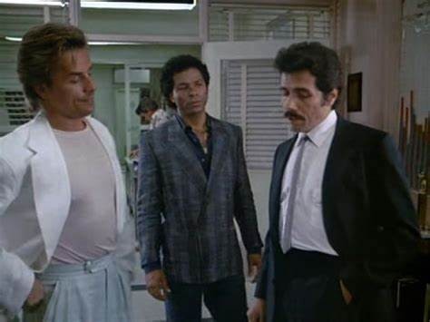 W którym roku serial Miami Vice debiutował w USA?