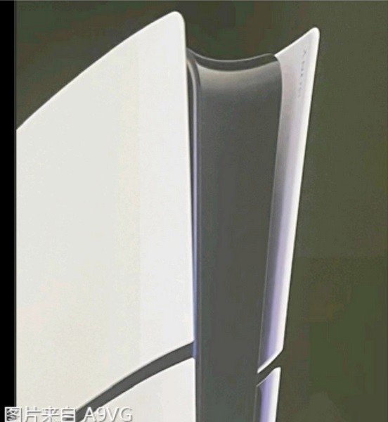 PlayStation 5 Slim – pierwsze zdjęcie nowej wersji konsoli od Sony, PlayStation 5 Slim na pierwszym zdjęciu. Tak ma wyglądać „odchudzona” wersja konsoli Sony