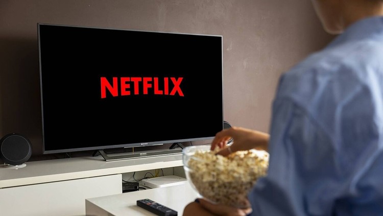 Koniec współdzielenia kont jeszcze w 2022 roku. Netflix wprowadzi reklamy