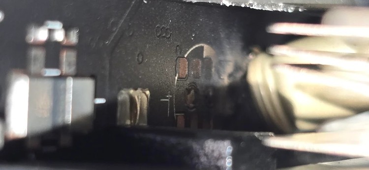 Kondensator w karcie poszedł z dymem