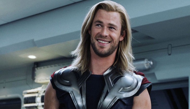 Thor: Love and Thunder z żartobliwym plakatem. Chris Hemsworth na nowym zdjęciu