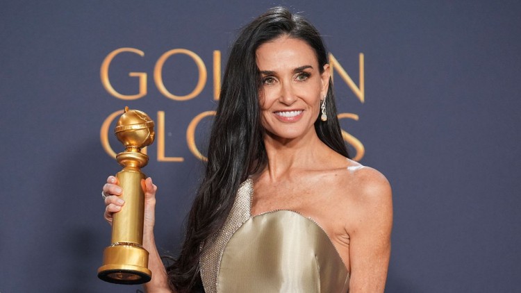 Demi Moore i statuetka za rolę w Substancji