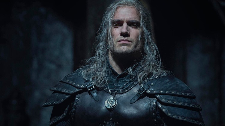 Geralt w pełnej okazałości na kolejnym zdjęciu z 2. sezonu Wiedźmina