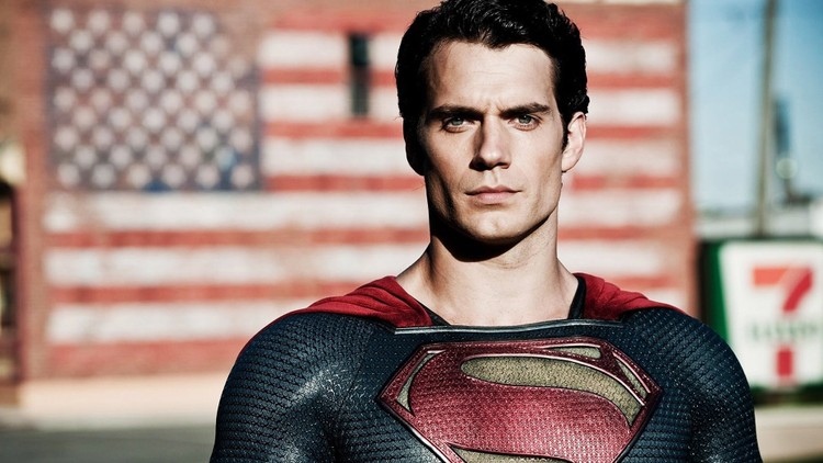 Plotka: Henry Cavill na dłużej Supermanem. Aktor miał podpisać nowy kontrakt