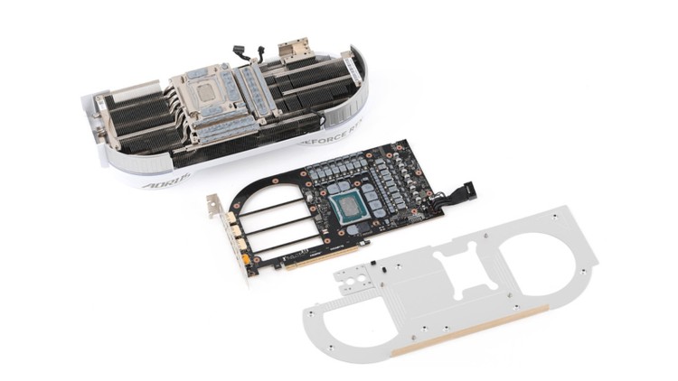 Serwis Chiphell rozebrał AORUS GeForce RTX 5080 Infinity Wood