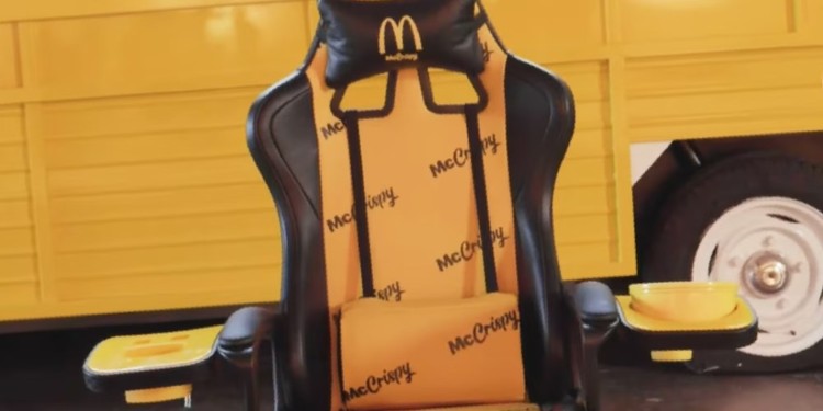 McDonald’s też ma swój fotel dla graczy. Nie brakuje nawet podgrzewacza do burgerów