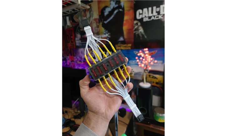 Redditor stworzył swój własny przewód do RTX 4090