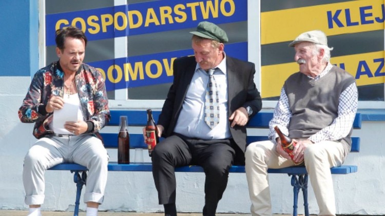 Jak nazywał się trunek, który najchętniej spożywany był na ławeczce?