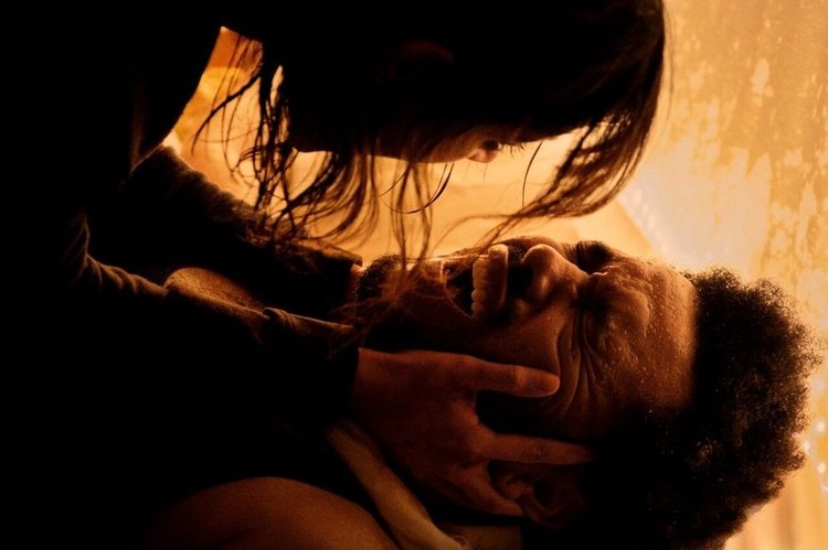 Hurry Up Tomorrow zabiera widzów w artystyczną podróż poza granice snu i rzeczywistości