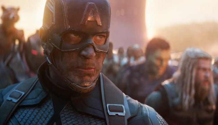 Jak Kapitan Ameryka doprowadził do porażki Avengersów? Reżyserka Marvels obwinia bohatera o przegraną z Thanosem