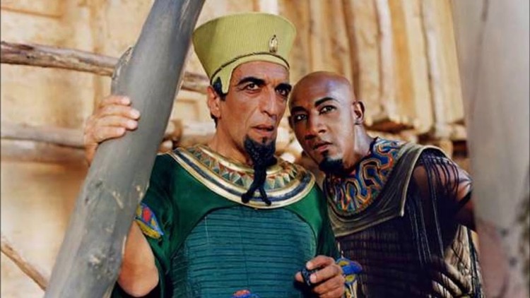 Jak nazywa się nadworny architekt Kleopatry w Asterix i Obelix: Misja Kleopatra?