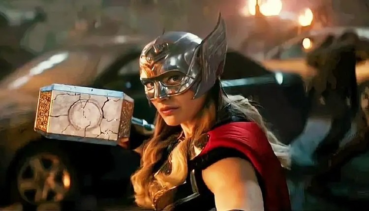 Potężna Thor na nowym zdjęciu. Zaprezentowano bohaterkę z Czarnej Pantery 2