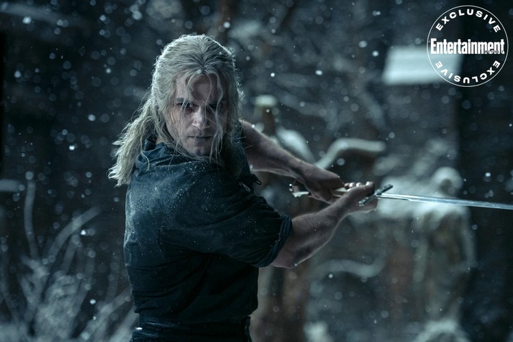 Wiedźmin od Netfliksa na nowym zdjęciu z 2. sezonu. Geralt w czasie walki