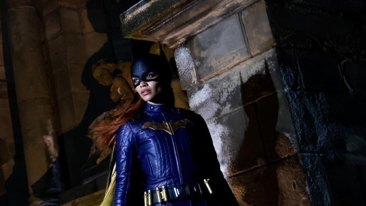 Prawie ukończona Batgirl skasowana. James Gunn uspokaja fanów Peacemakera