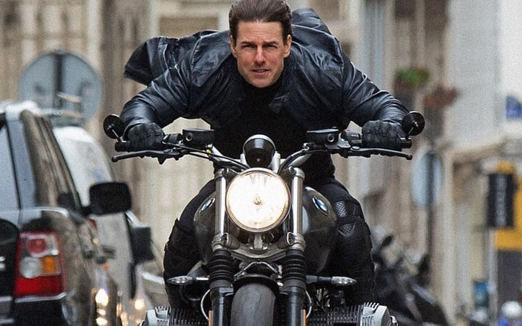 Nowe efektowne zdjęcie z Mission: Impossible – Dead Reckoning Part One. Tom Cruise walczy na dachu pociągu 