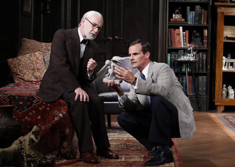 Anthony Hopkins w pierwszym zwiastunie filmu Freud's Last Session
