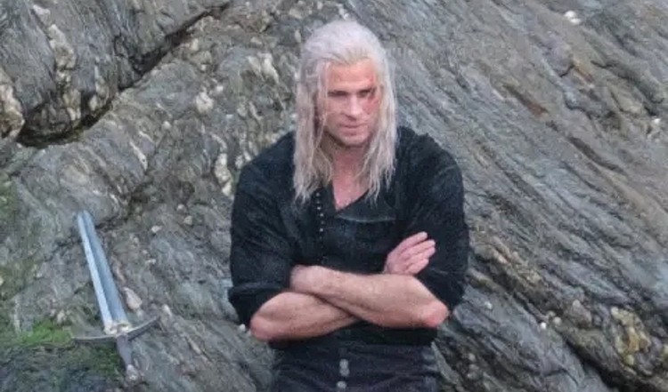 Liam Hemsworth jako Wiedźmin na pierwszych zdjęciach z 4. sezonu. Tak wygląda nowy Geralt